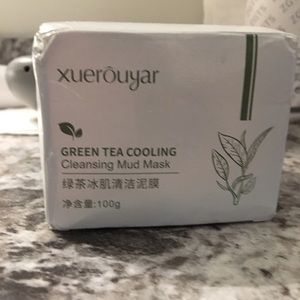 - Green tea Cooling Cleansing Mud Mask